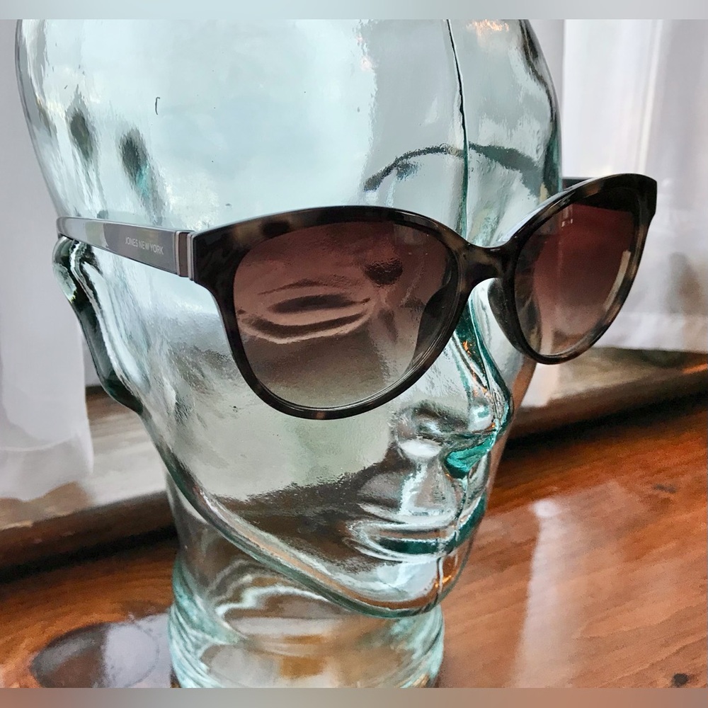 Ladies JONES NEW YORK Cat Eye Oversized Tortoise Shell Brown Sunglasses Sunnies
